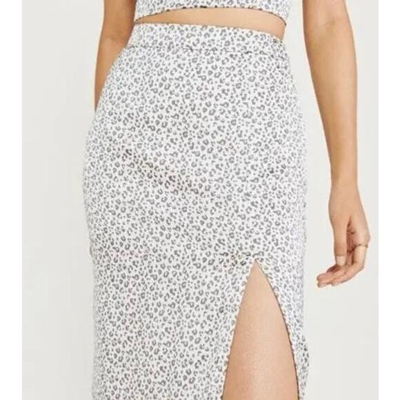 Abercrombie & Fitch Dresses & Skirts - Abercrombie & Fitch Satin Cheetah Animal Print Midi Skirt Women’s Small Classic